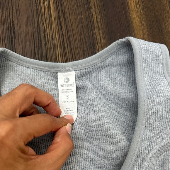 90 Degree By Reflex Women's Ribbed V-Neck Seamless Crop Tank Top Gray Small - Picture 4 of 5